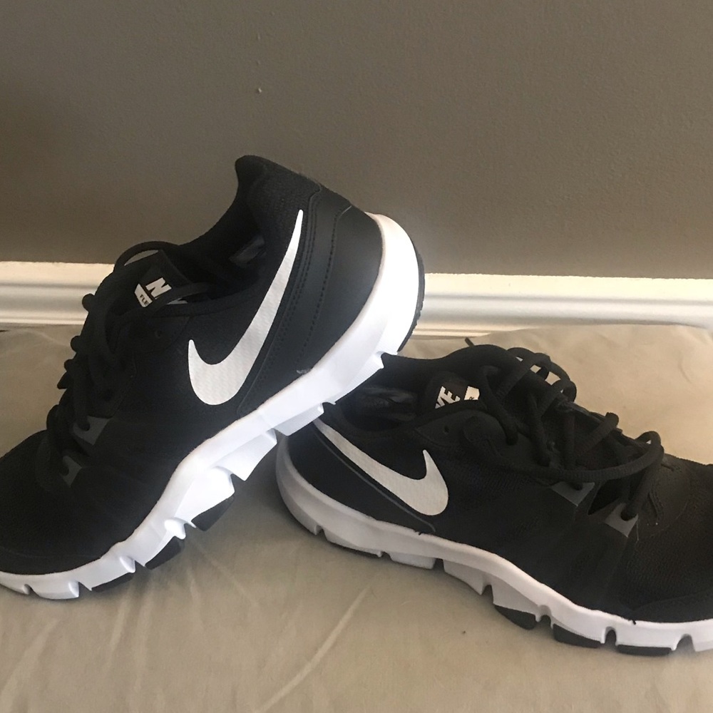 Men’s black Nike Flex Show TR. NWOT Size 8.5